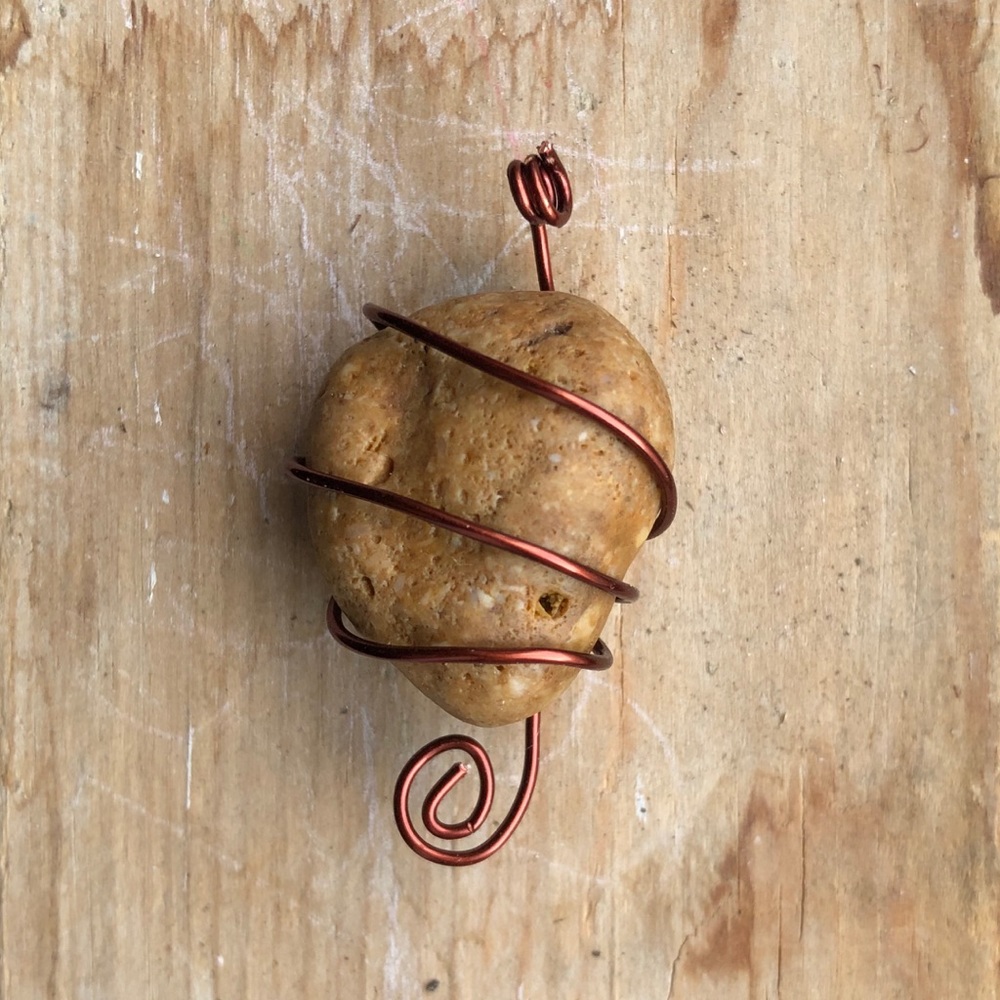 NATURAL STONE PENDANT
